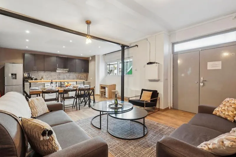 375 Brady - Superbe A Apartment